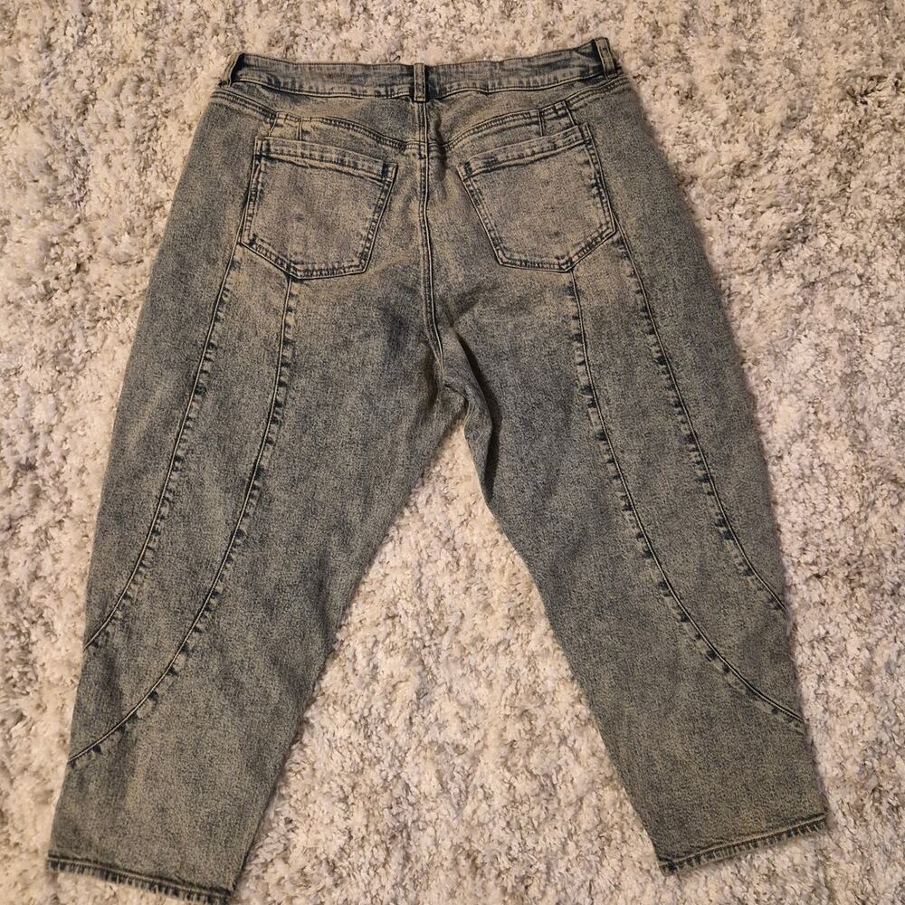 Festi by Torrid High-Rise Barrel Jean in Franklin Wash - Picture 6 of 8